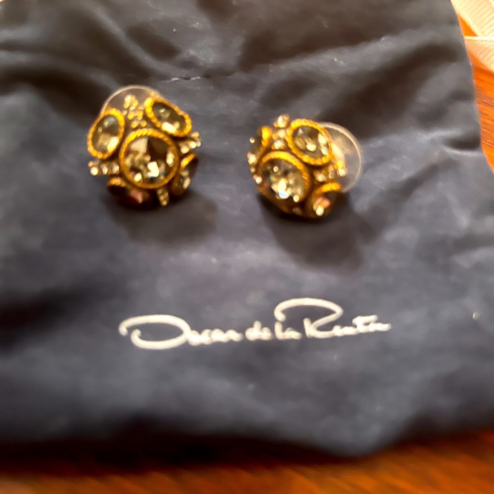 Oscar de la Renta earrings light purple crystals very good condition.